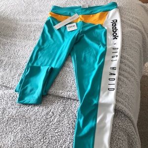 GIGI HADID Reebok legging new with tags !